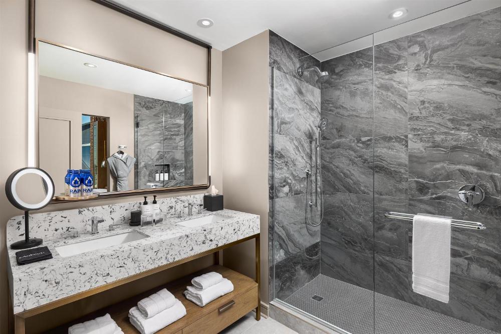 Deluxe One Bedroom Suite interior
